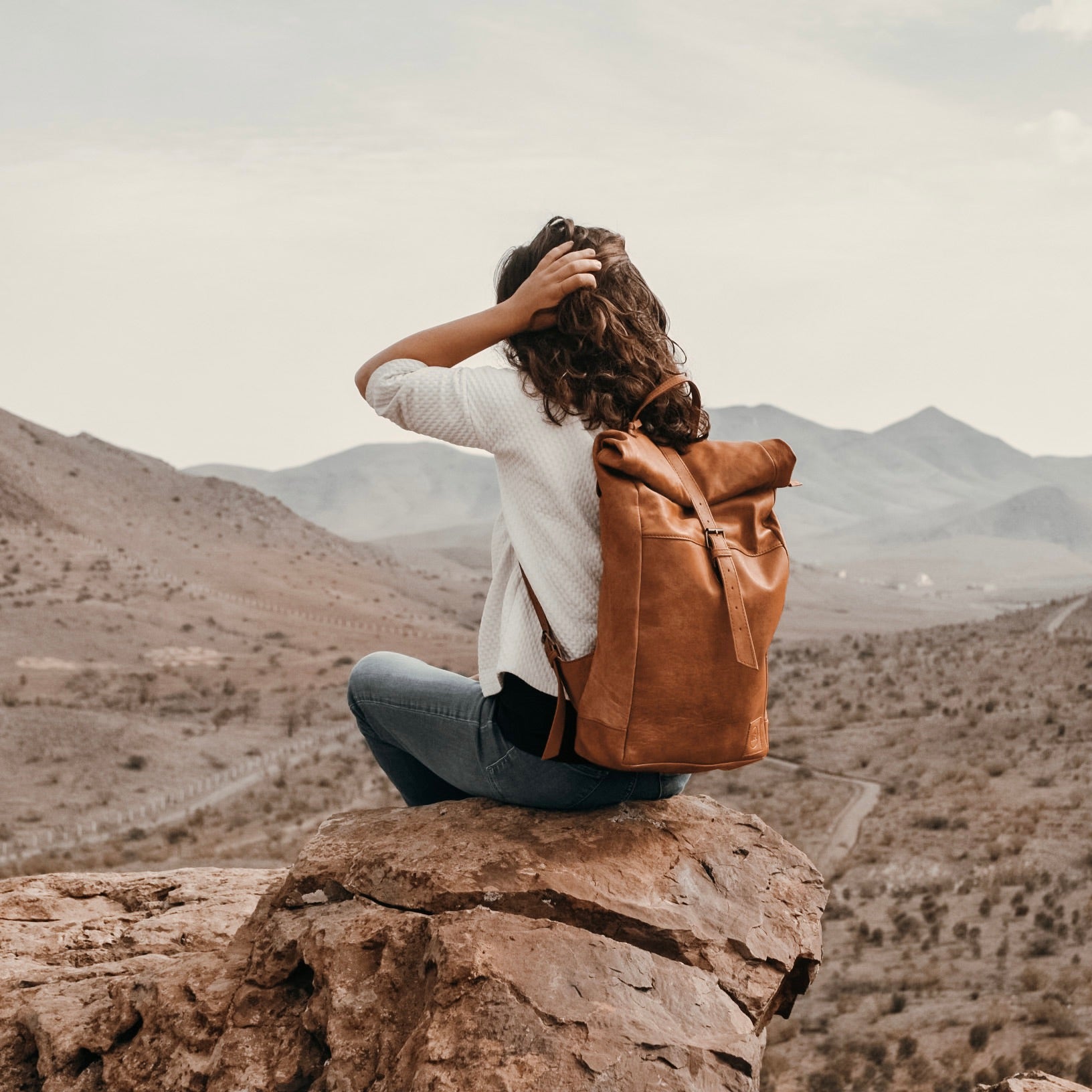 Marrakesch Rolltop-Lederrucksack – Handgefertigter Begleiter für Stadt und Natur